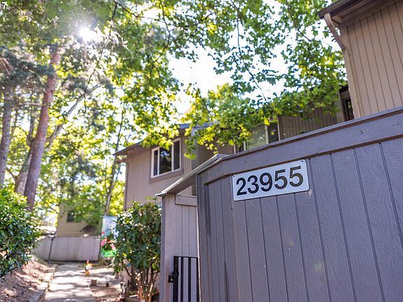 2nd image of 23955 NE Aldercrest Cir