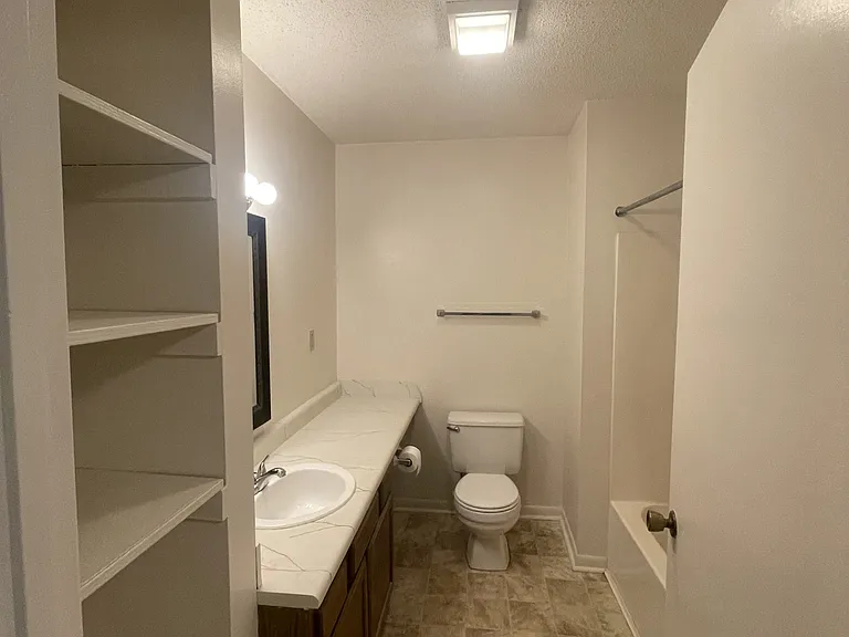 Deer Run Apartments — Photo 15