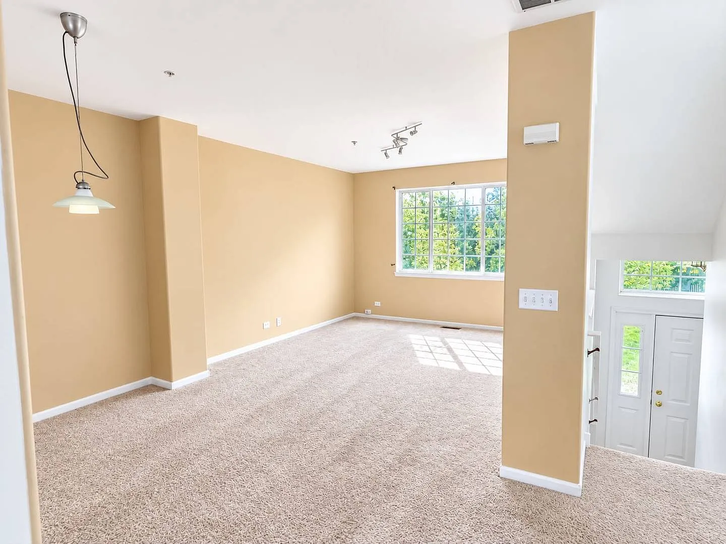 3 bed, 2.5 bath, 1750 sqft, $2,900 — Photo 2