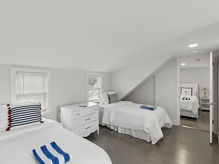 87 Foster Ave — Photo 20