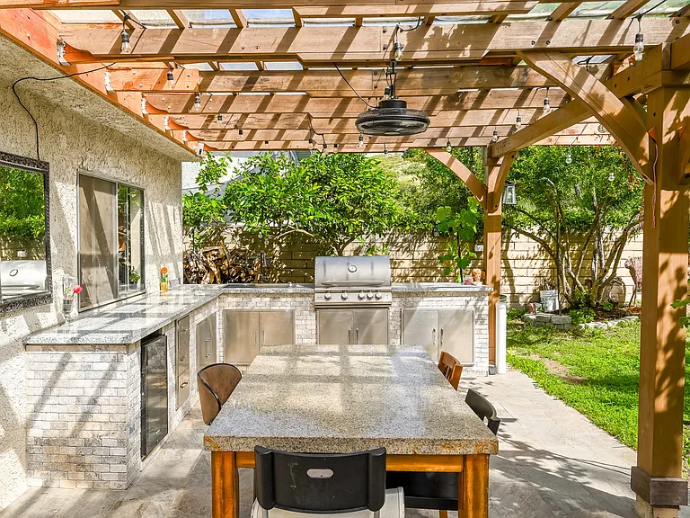 24668 Ebelden Ave — Photo 45