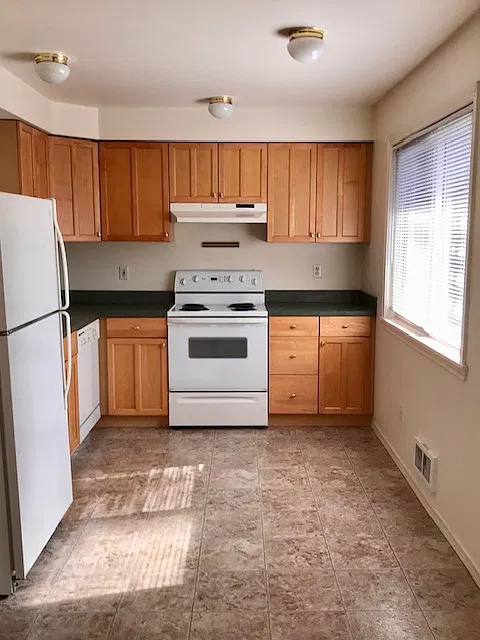 2 bed, 810 sqft, $1,690 — Photo 2