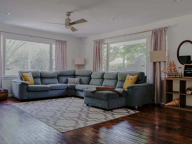 844 Adams St — Photo 7