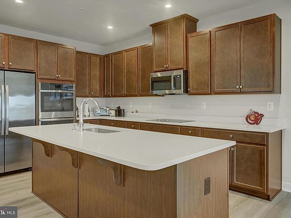 5th image of 741 Raeann Dr