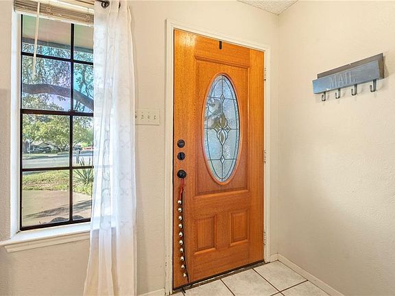 5th image of 603 Hyde Park Pl
