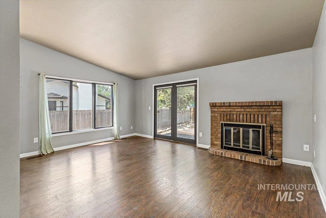 3 bed, 1518 sqft, $2,250 — Photo 2