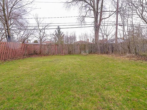 4th image of 11112 Blossom Ave
