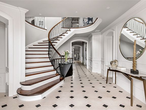 4th image of 500 N Poinsettia Ave