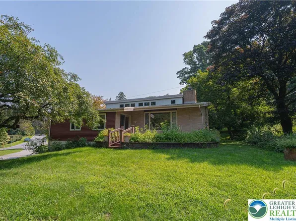 1422 Beverly Hills Rd, Coopersburg, PA 18036
