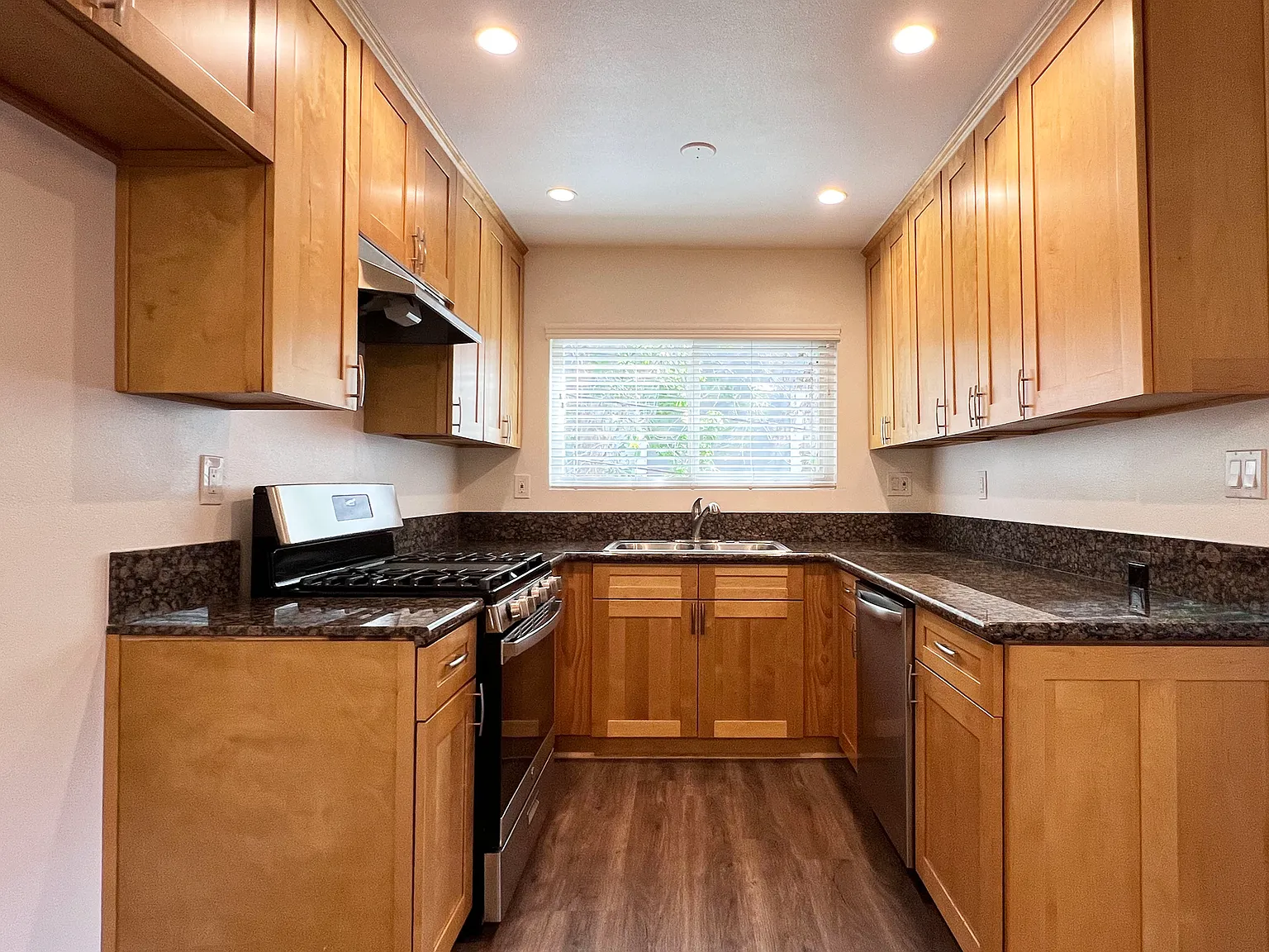 2 bed, $2,400 — Photo 3