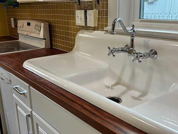 Stunning, gently restored farmhouse sink