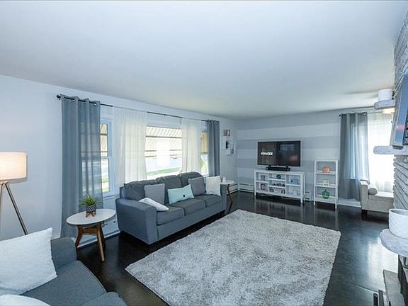 3rd image of 304 S East Ave