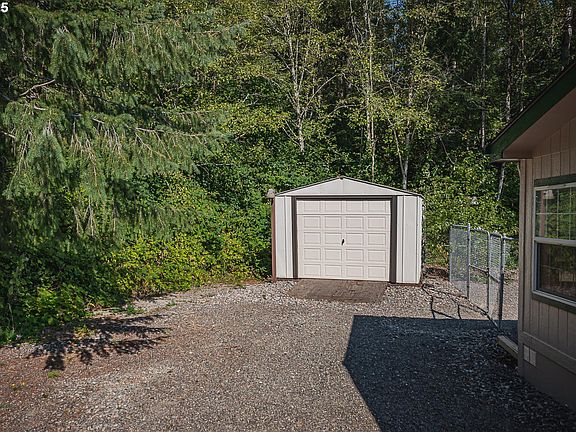 5th image of 16400 NE 297th St