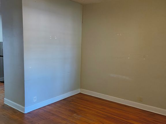 3rd image of 218 W 51st St #B