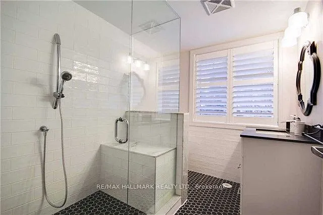 24 Glendora Ave — Photo 14