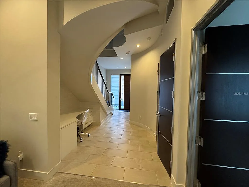2 bed, 2.5 bath, 1699 sqft, $7,900 — Photo 4