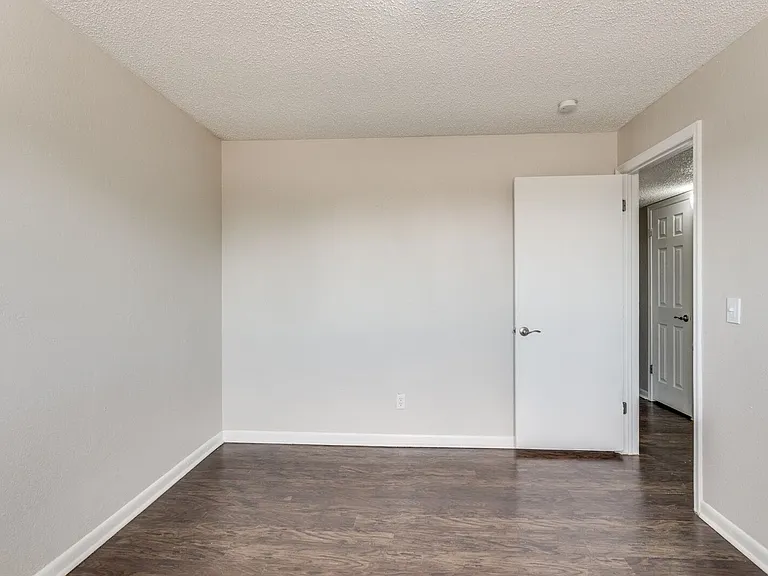 2400 Nottingham Way — Photo 13