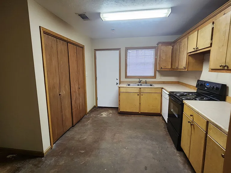 1310B Jeannie St — Photo 4