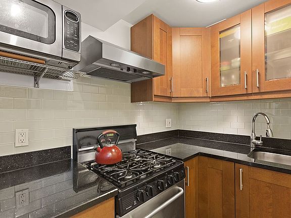5th image of 310 W 18th St APT 4A