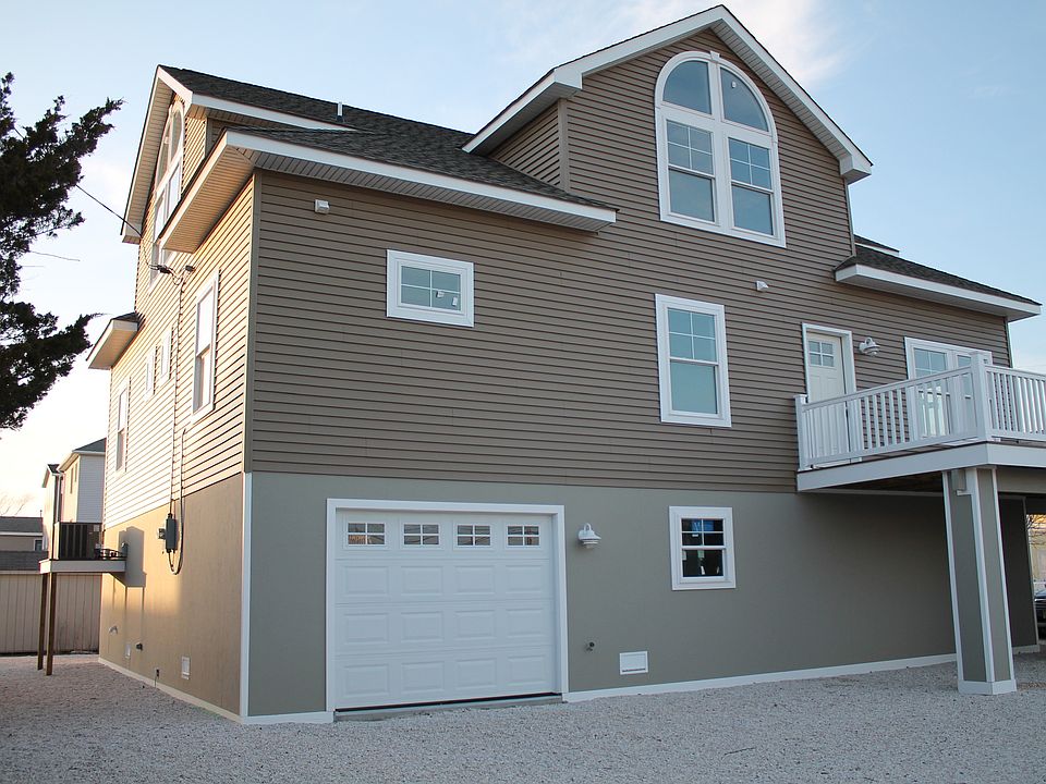 2nd image of 204 13th St