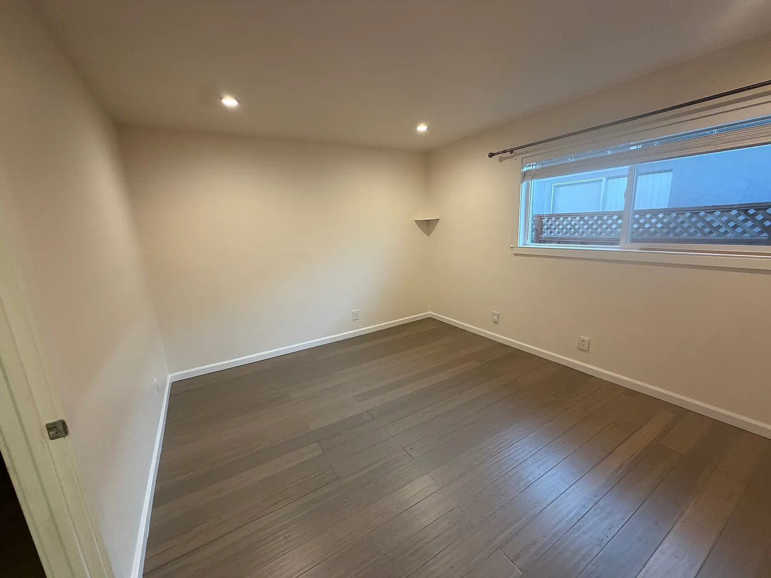 2 bed, 990 sqft, $4,200 — Photo 4