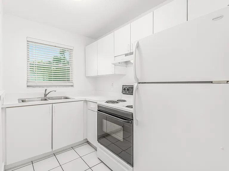 660 SW Bryant Ave #3 — Photo 4