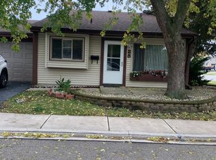 28 Honeybear Ln, Romeoville, IL 60446