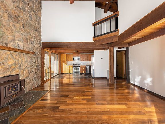 2nd image of 580 Cartier Ct #3-C