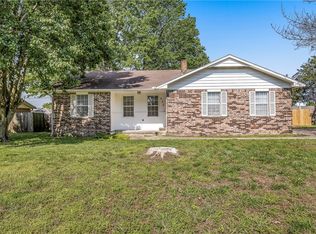 655 Bloomfield St, Gentry, AR 72734