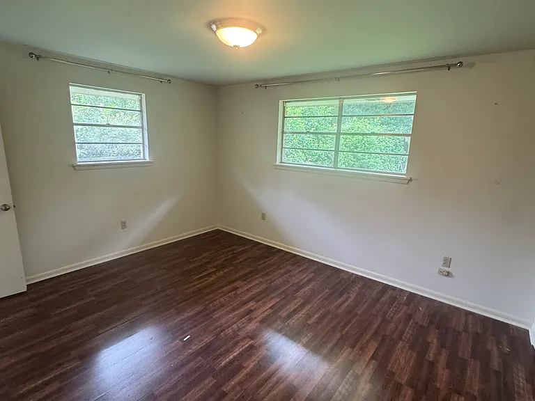 695 Maxine Dr — Photo 15