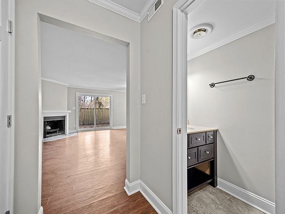 3rd image of 4 S Onsville Pl