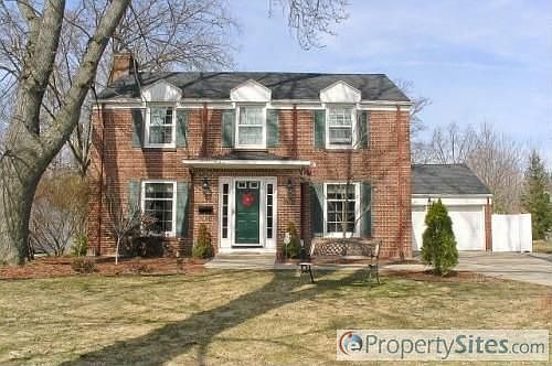 2nd image of 2747 Elmwood Dr SE