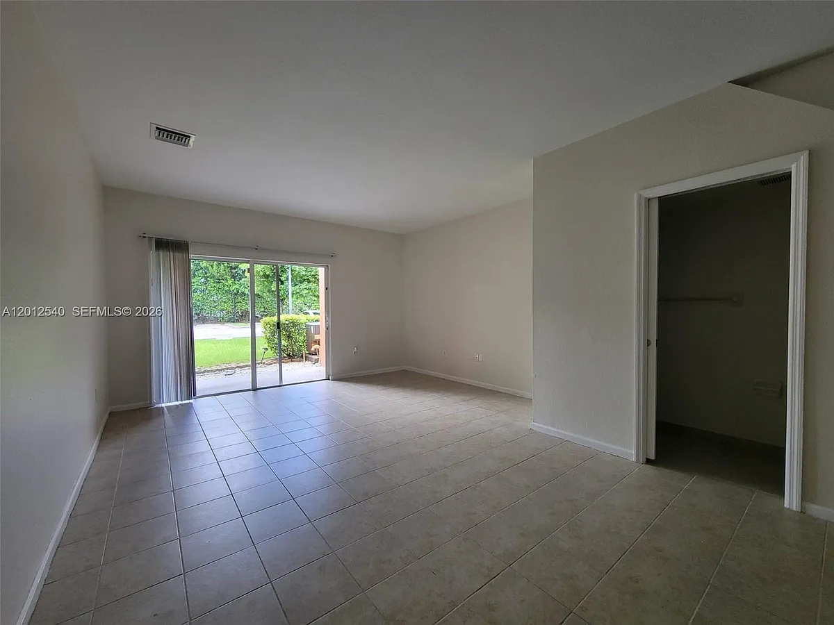 Building Photo - 17339 NW 7th Ave #504