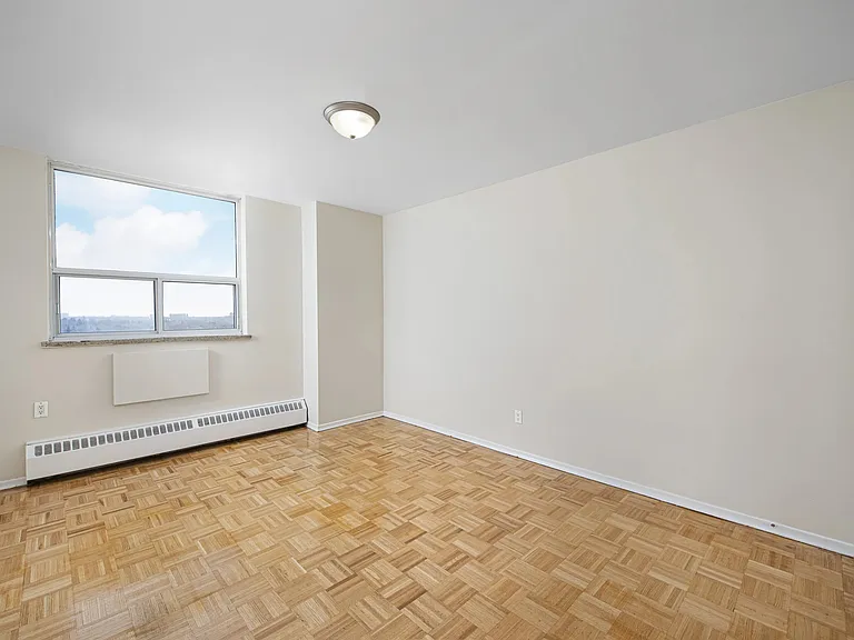 1441 Lawrence Ave E — Photo 9
