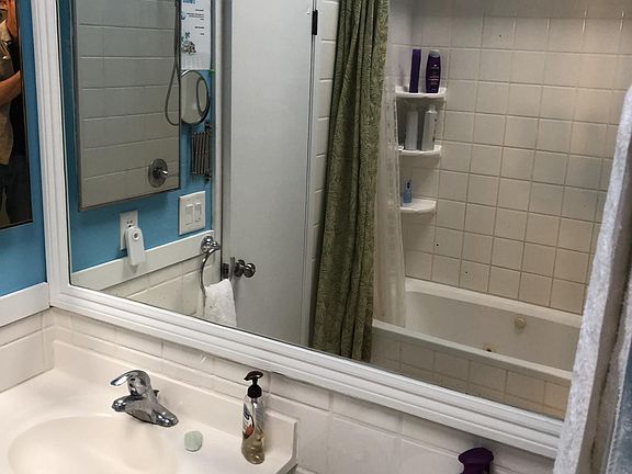 Jacuzzi style bathtub