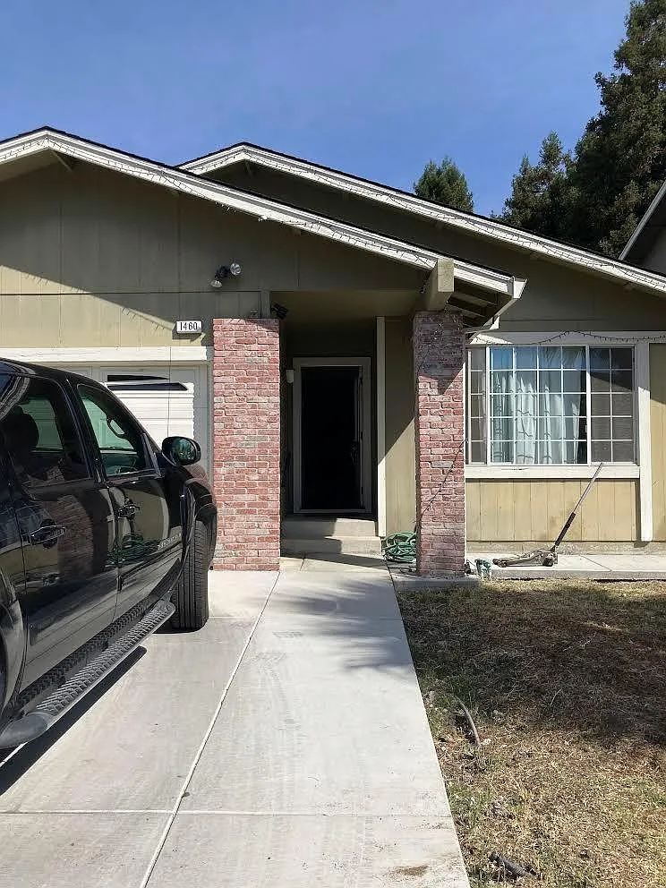 1460 Georgia Ct — Photo 1