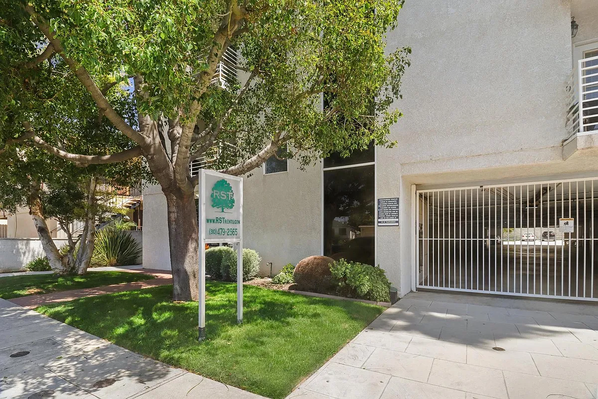Building Photo - 4262 Lindblade Dr #240