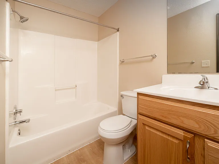 WOODVIEW APARTMENTS — Photo 10