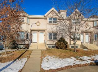 25 S Adams Close, Red Deer, AB T4R 2W4