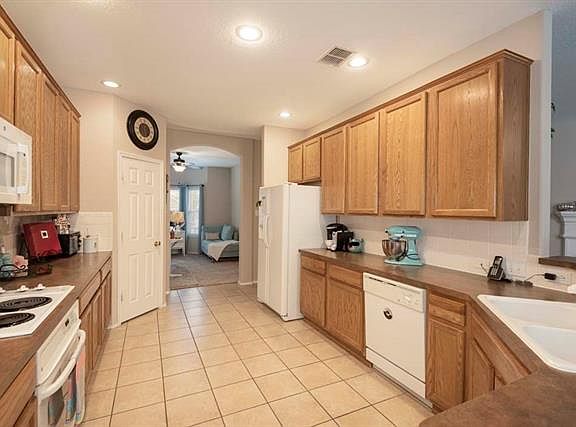 5th image of 8162 Robertson Dr