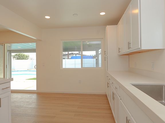5th image of 82083 Sierra Ave