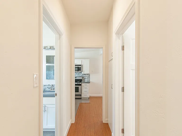 2BD/1BA Upstairs Apartment right by Sail Bay! w/ Parking AND Laundry! Only $2,995/mo — Photo 5