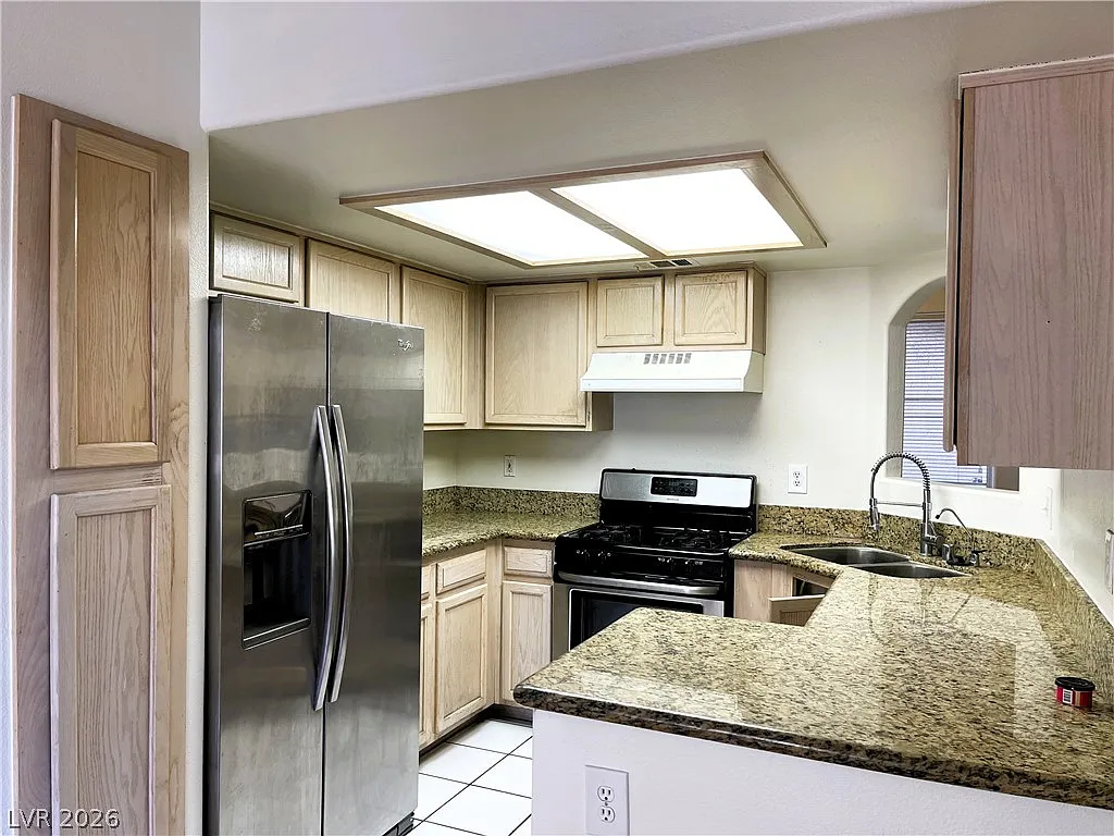 3 bed, 2.0 bath, 1298 sqft, $1,700 — Photo 3