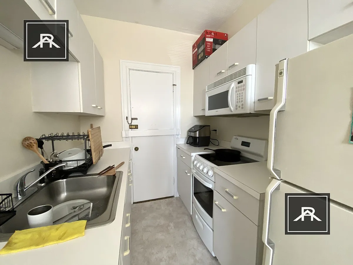 Building Photo - 1641 Commonwealth Ave #8