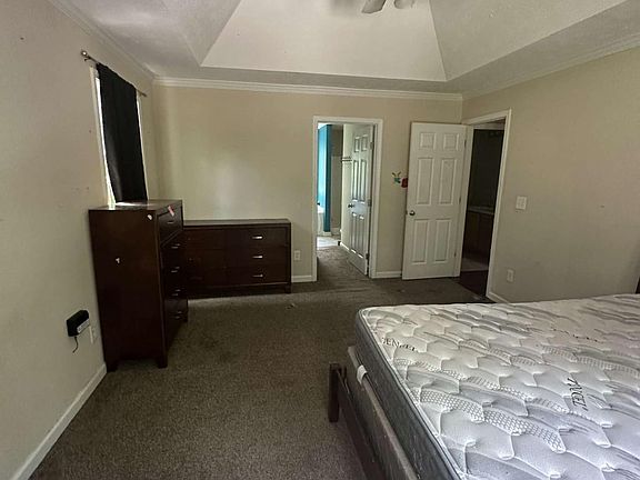4th image of 270 Jennifer Ln