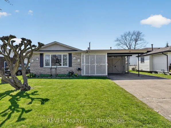 15 Woodgate Dr, Welland, ON L3C 3H5