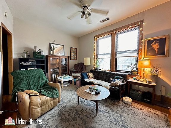 3rd image of 951 N Hoyne Ave #3