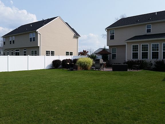 4th image of 79 Waterford Park