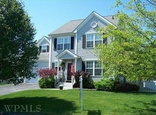 8 Ferris Gln, Poughquag, NY 12570