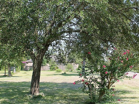 4th image of 1004 Shore Acres Blvd